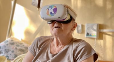 Senioři mohou cestovat i z pohodlí domova. Virtuální realita Kaleido pomáhá zlepšit jejich psychické zdraví